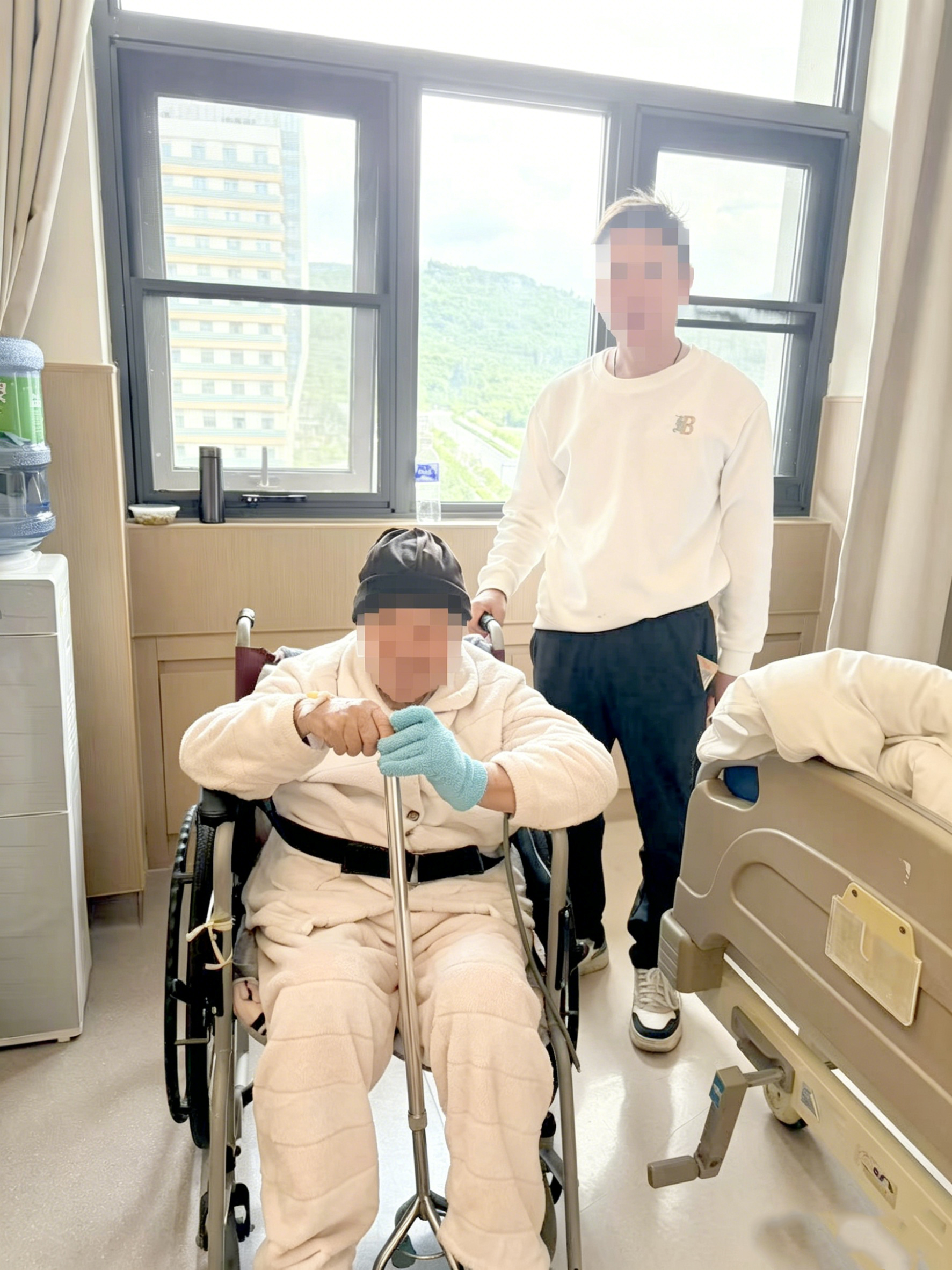 曲靖市第一人民医院多学科协作攻克晚期卵巢癌手术难题 拷贝.jpg