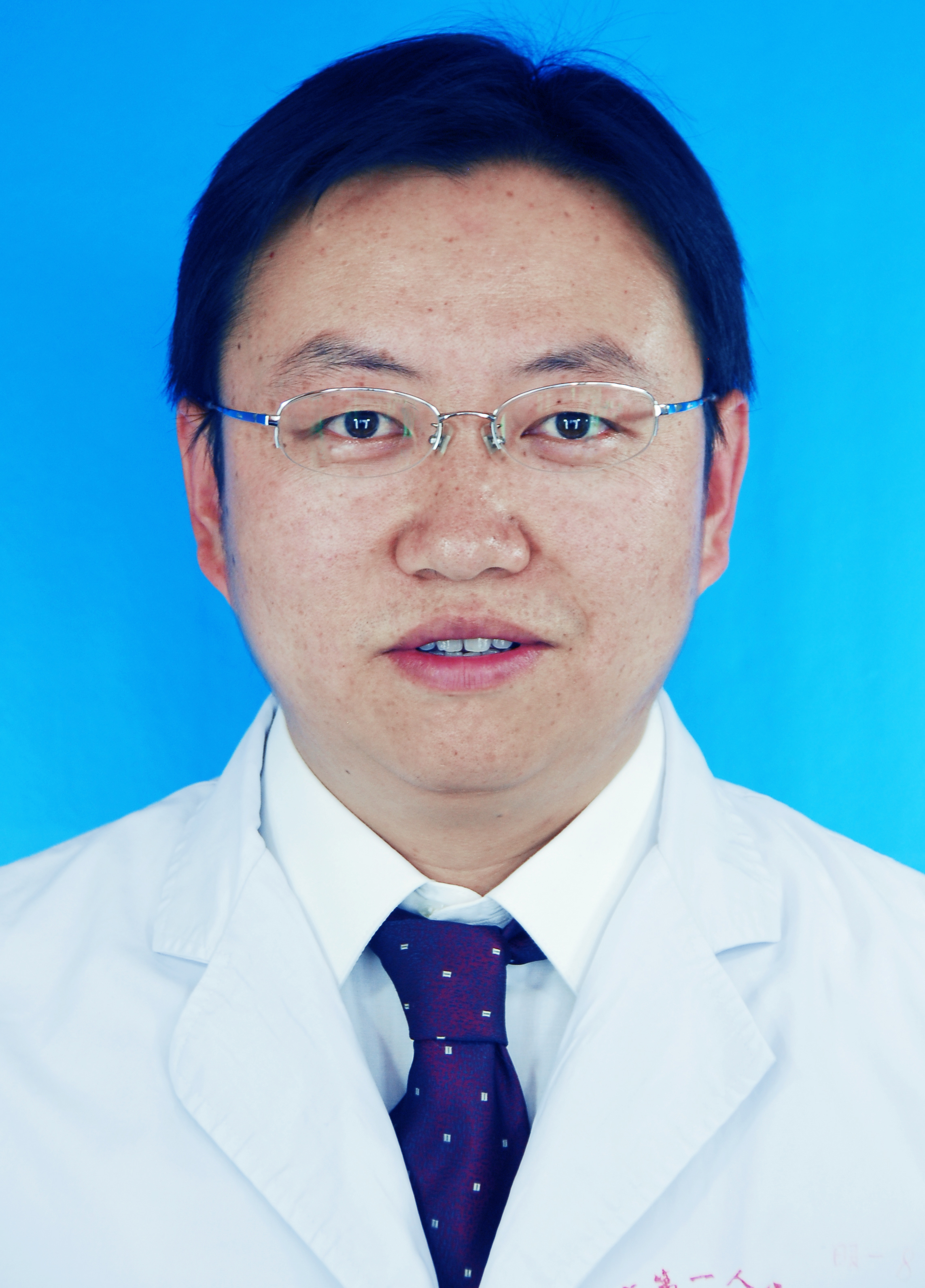 眼科 副主任医师 李昕骋 (1).JPG