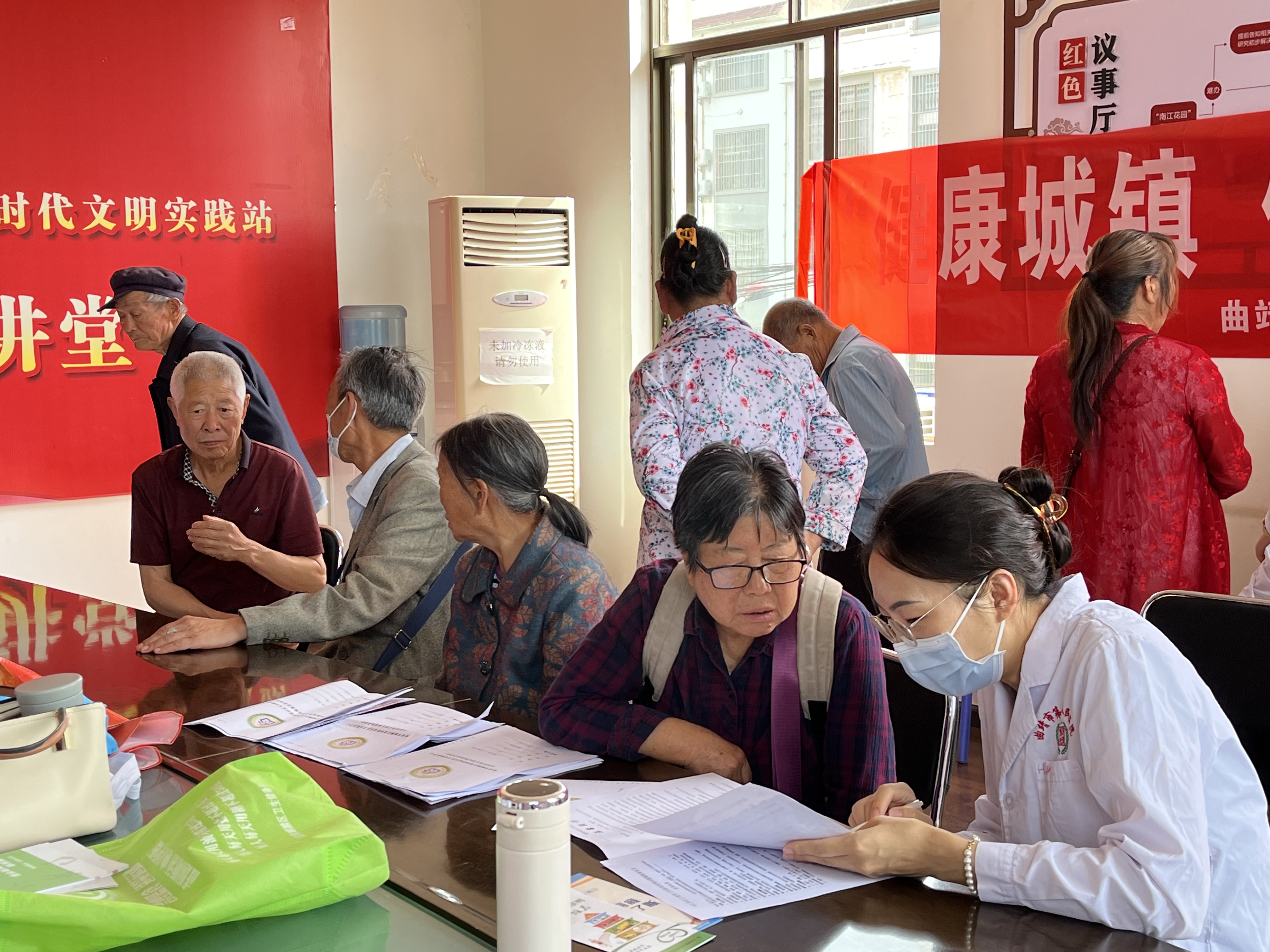 20240419 痛风日 义诊场景图 (3).jpg